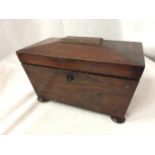 A VINTAGE HINGE LIDDED WOODEN CIGARETTE/ TOBACCO BOX WITH TWO INNER LIDDED SECTIONAL COMPARTMENTS,