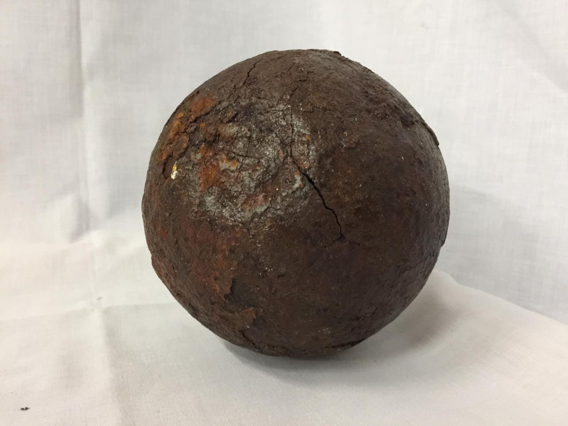 A LARGE CANNON BALL FROM H.M.S. ASSOCIATION WHICH SANK IN 1707 - Image 3 of 3