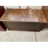 AN OAK 20TH CENTURY BLANKET CHEST, 35" WIDE