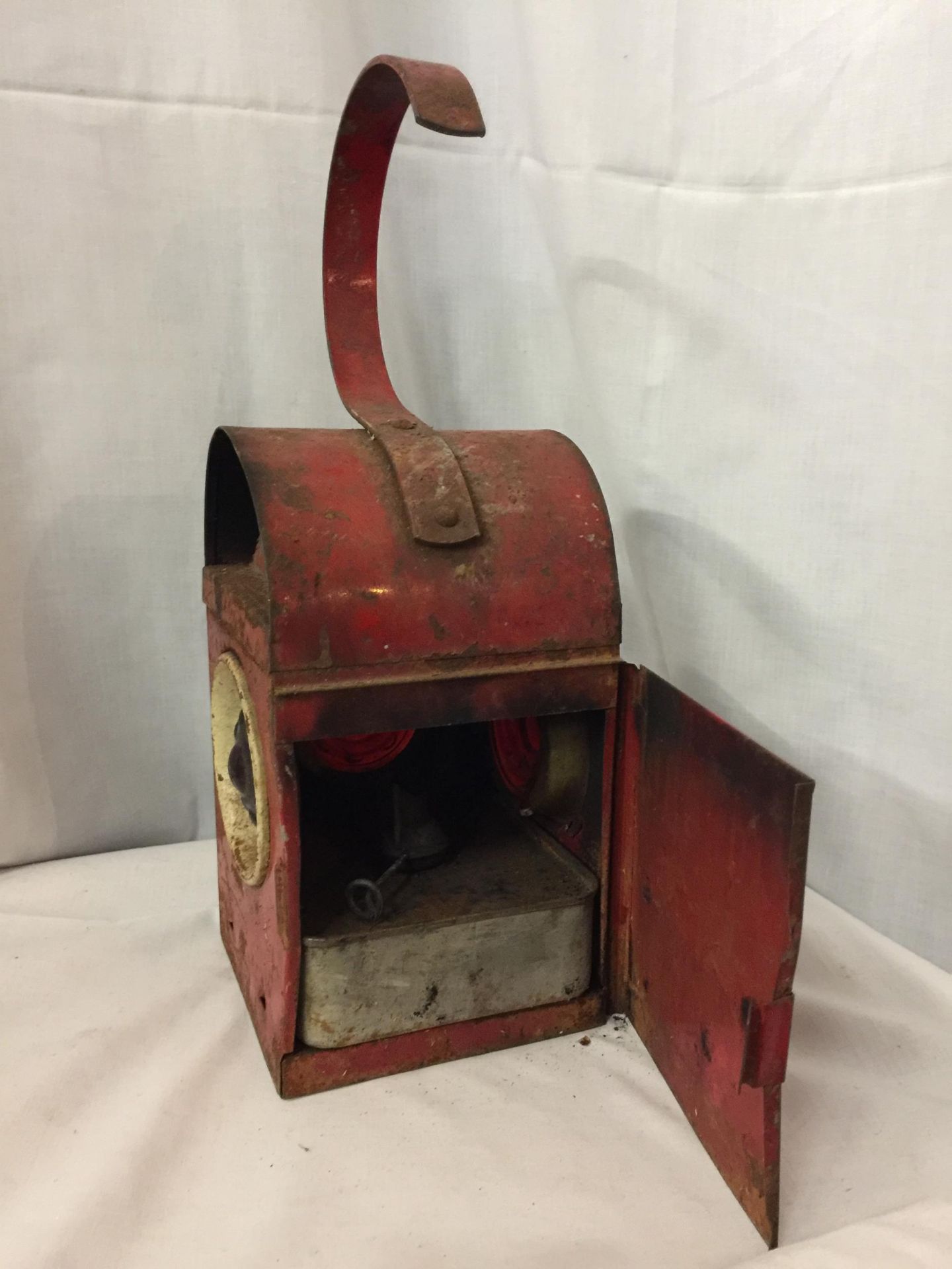 A VINTAGE RED SANDSTAR ROAD LAMP - Image 4 of 6