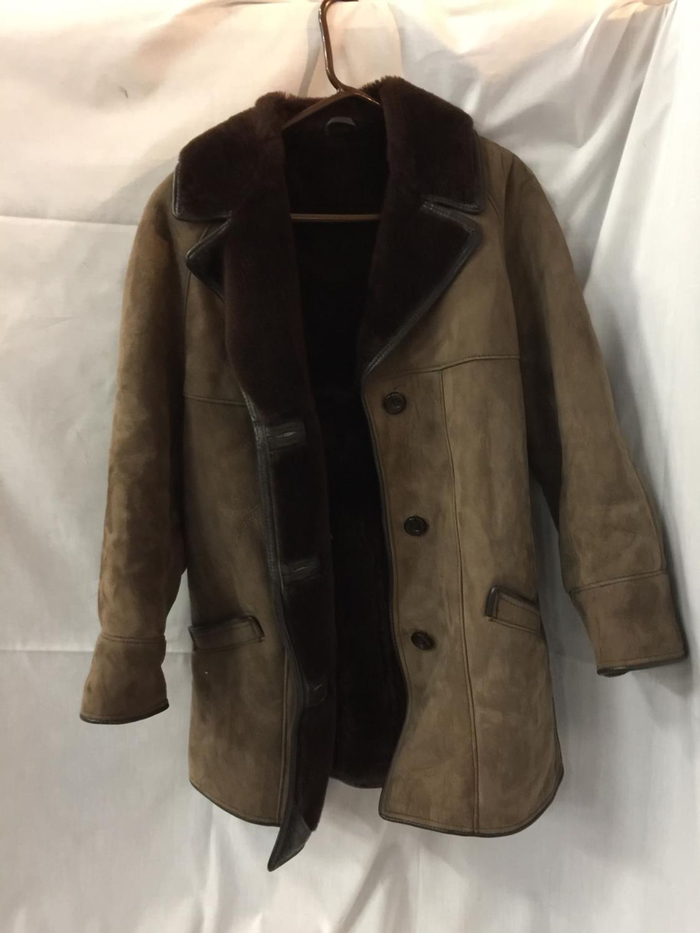 A FUR LINED SUEDE BUTTON FRONT JACKET SIZE 16