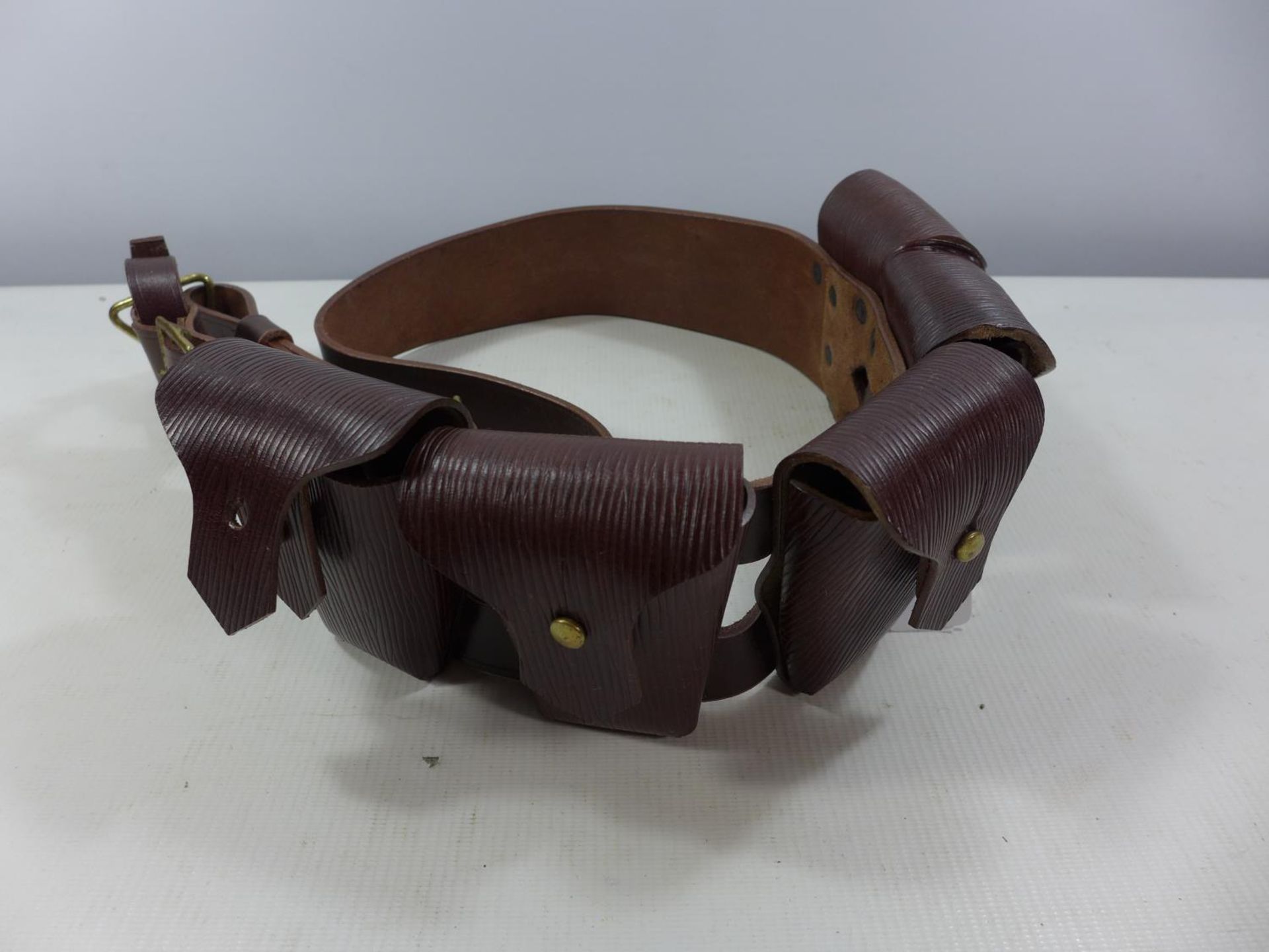 A LEATHER FIVE SECTION CARTRIDGE BELT