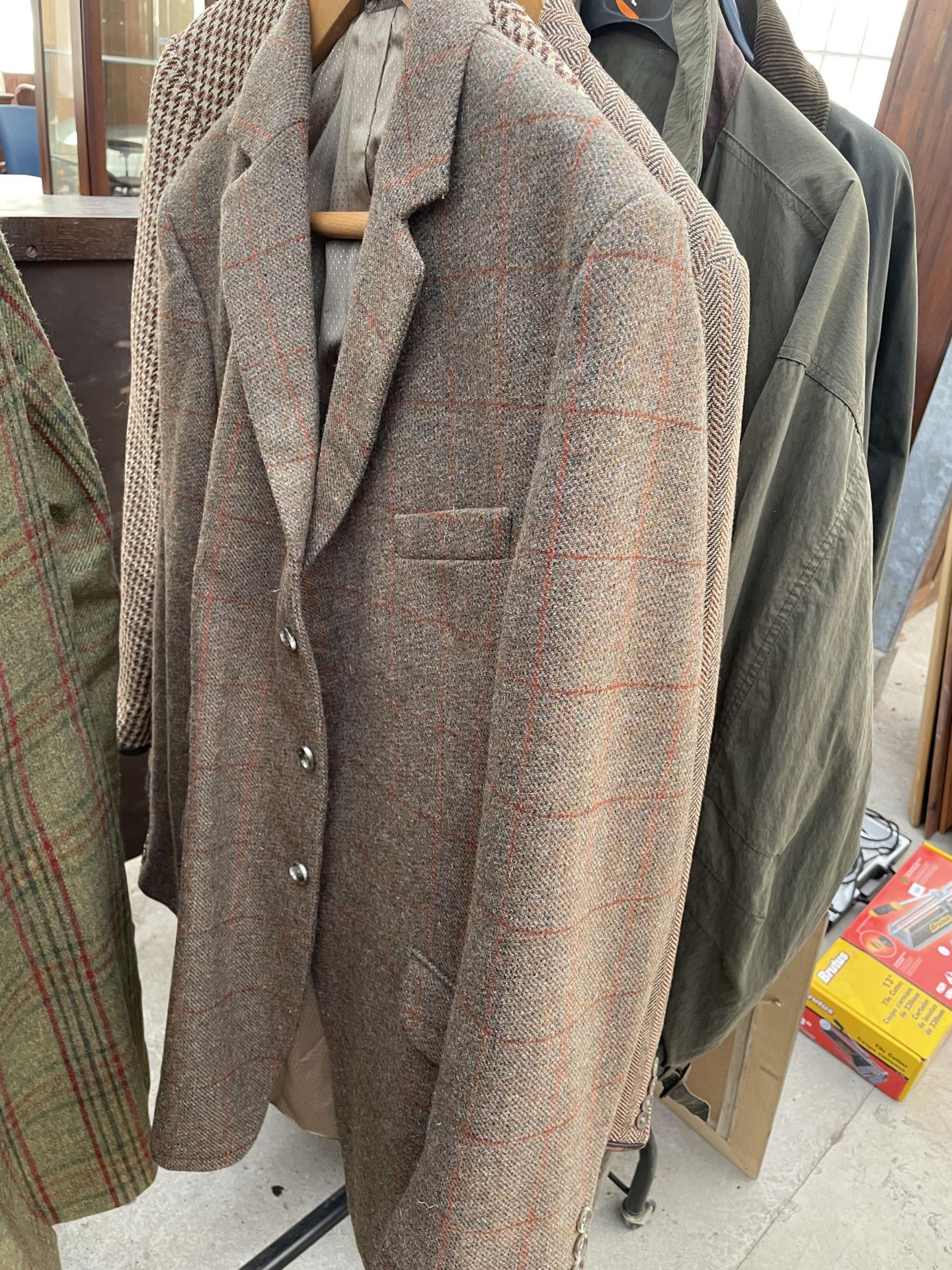AN ASSORTMENT OF TWEED JACKETS - Image 8 of 12