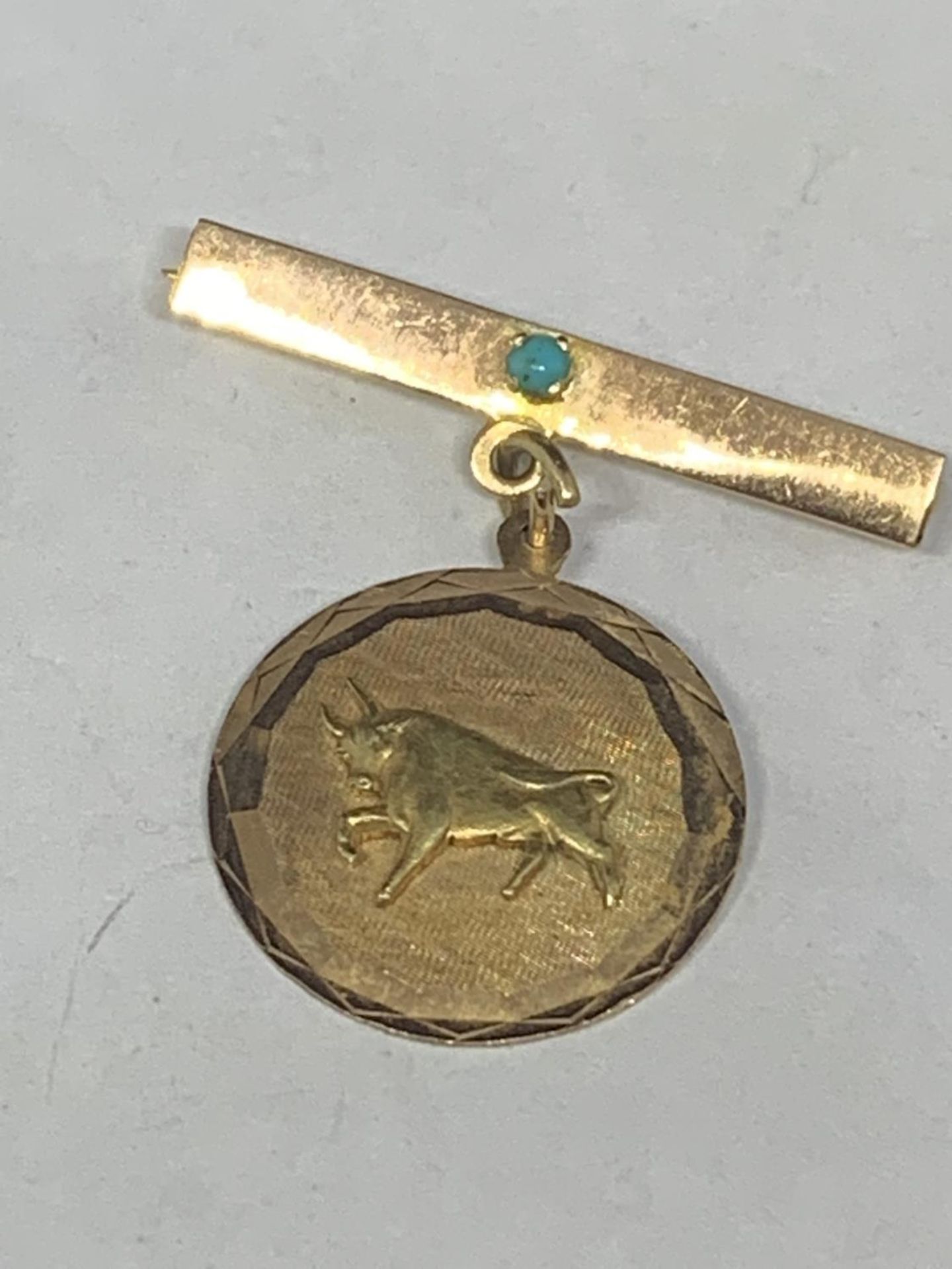 A 14 CARAT GOLD BROOCH DEPICTING TAURUS THE BULL TESTED TO AND MARKED K14 GROSS WEIGHT 3.6 GRAMS
