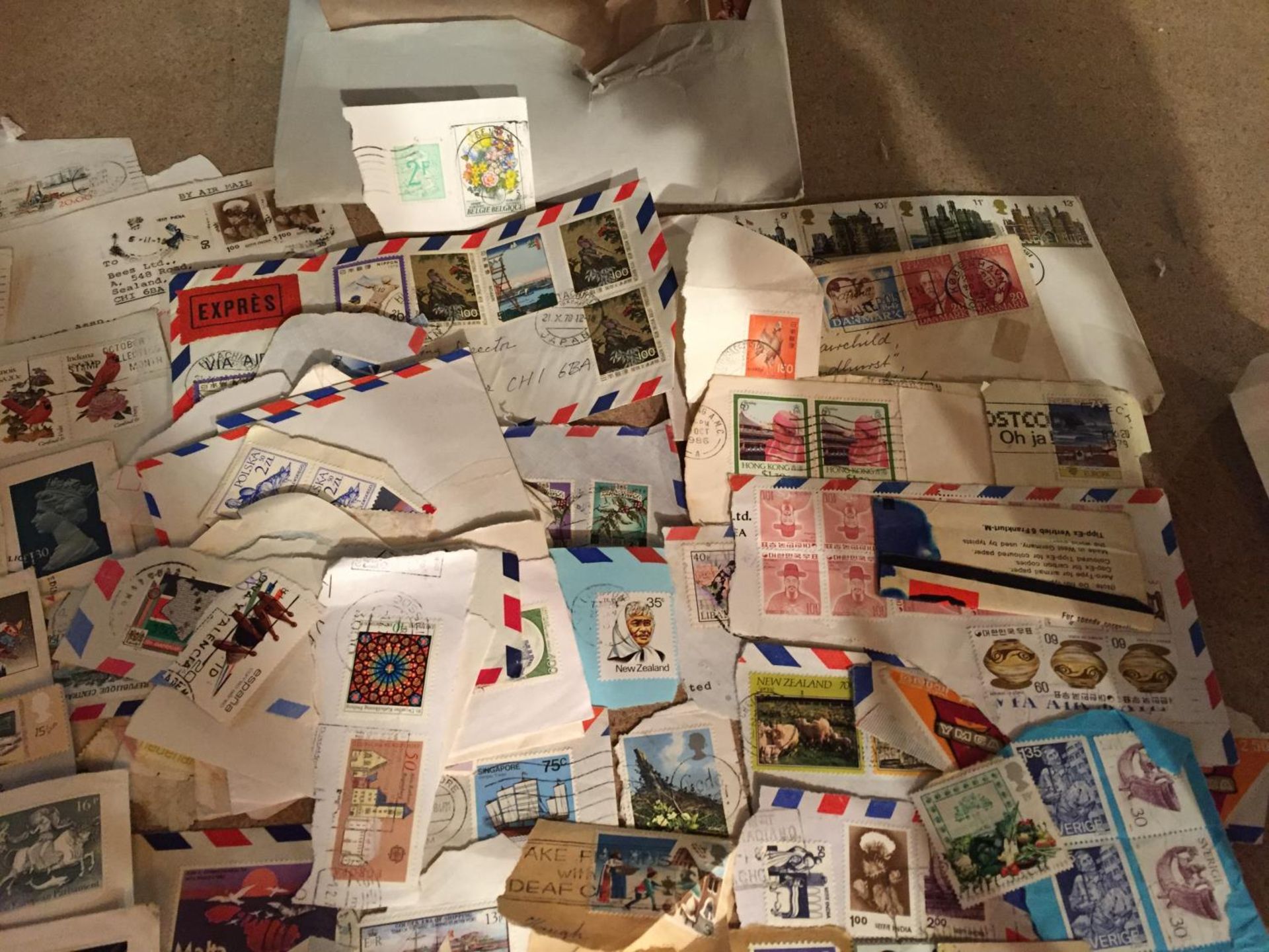 A QUANTITY OF FIRST DAY COVERS AND LOOSE STAMPS - Image 4 of 5