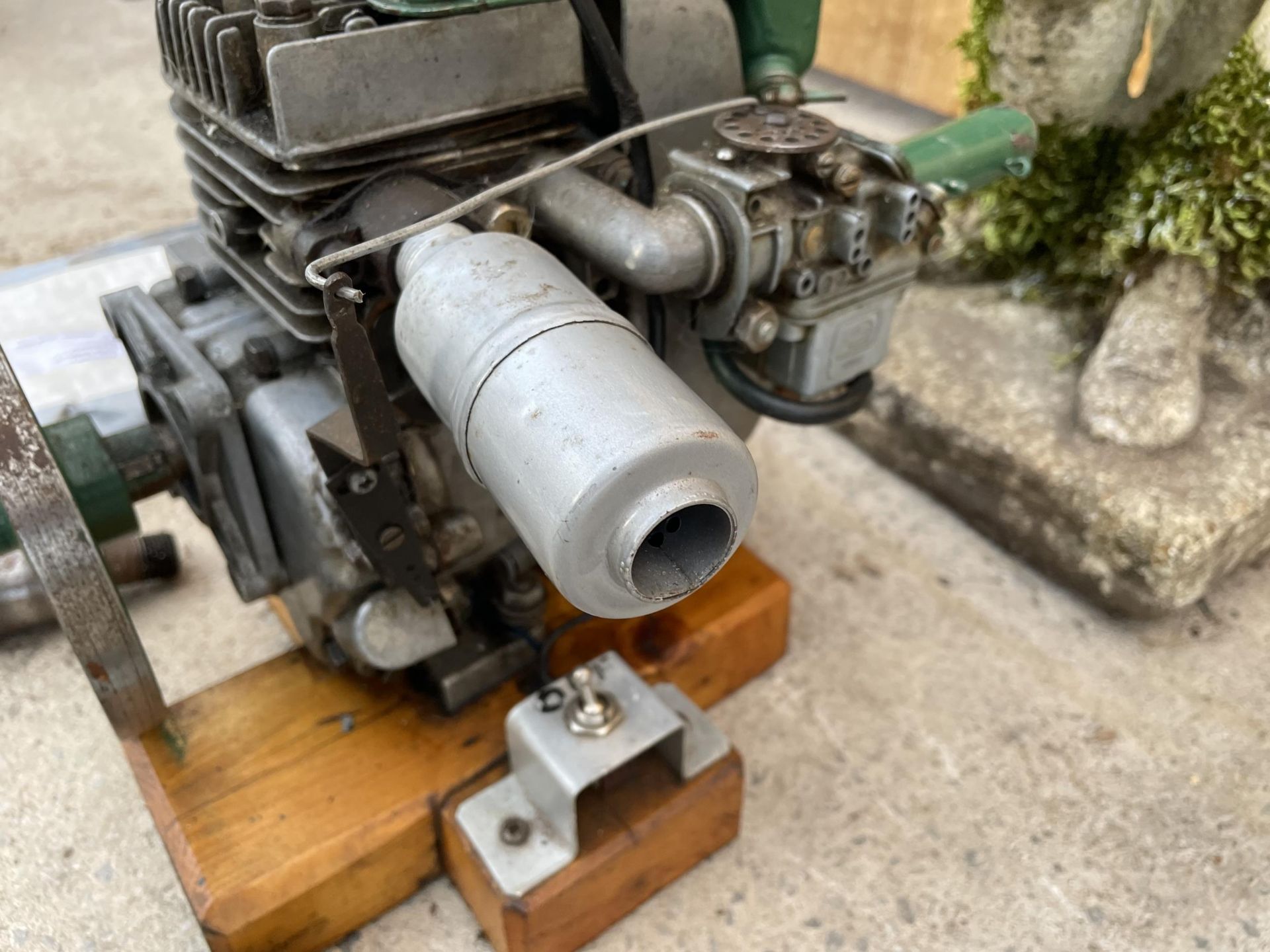 A VILLIERS PETROL STATIONARY ENGINE - Image 3 of 4