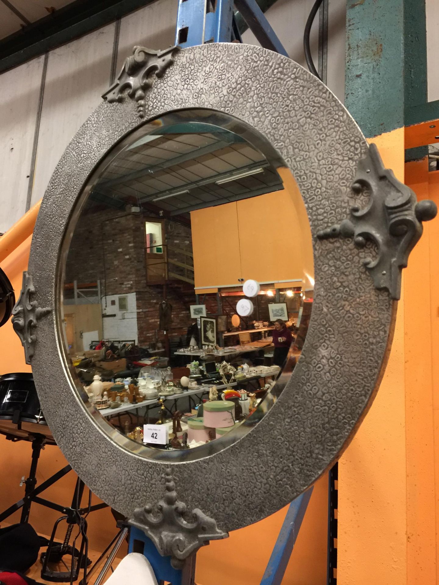 A PEWTER ARTS & CRAFTS CIRCULAR MIRROR WITH BEVEL EDGE, DIAMETER APPROX 72CM - Image 2 of 3