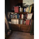 AN OAK FREESTANDING BOOKCASE WITH THREE SHELVES ABOVE TWIN CUPBOARD DOORS W - 144CM