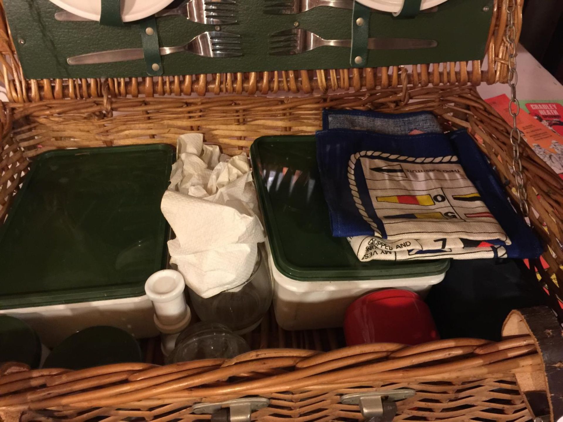 A WICKER PICNIC BASKET WITH CONTENTS - Image 3 of 3