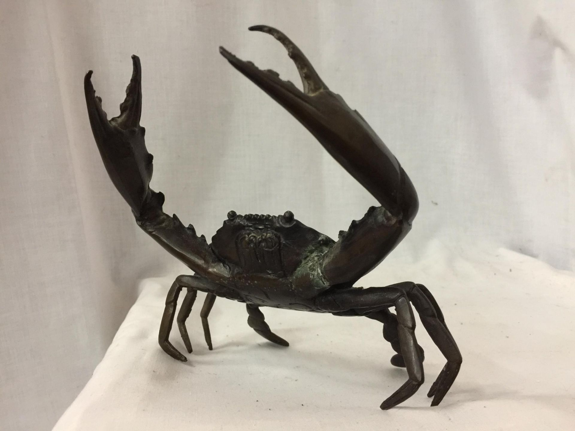 A POSSIBLY BRONZE RAISED CRAB ORNAMENT, ARM A/F - Image 2 of 4