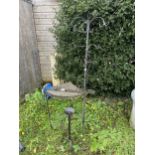 A COLLECTION OF WROUGHT IRON WARE TO INCLUDE GARDEN DISPLAY STAND, COAT HOOKS, CANDLESTICK ETC