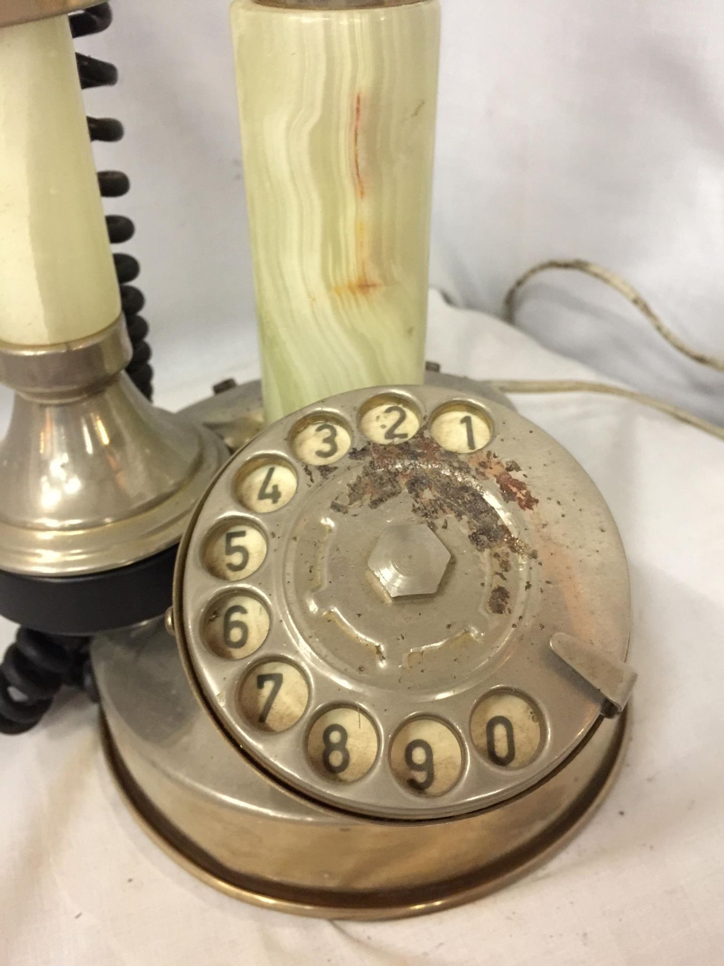 A VINTAGE STYLE WHITE METAL AND ONYX CANDLESTICK TELEPHONE CONVERTED TO MODERN SOCKET - Image 3 of 5