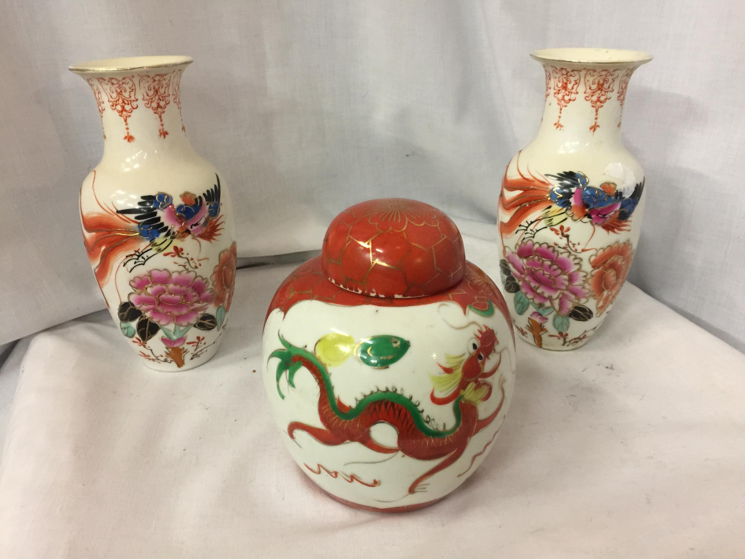 THREE ORIENTAL CERAMICS TO INCLUDE A PAIR OF DECORATIVE VASES WITH GILT DETAILING, HEIGHT APPROX