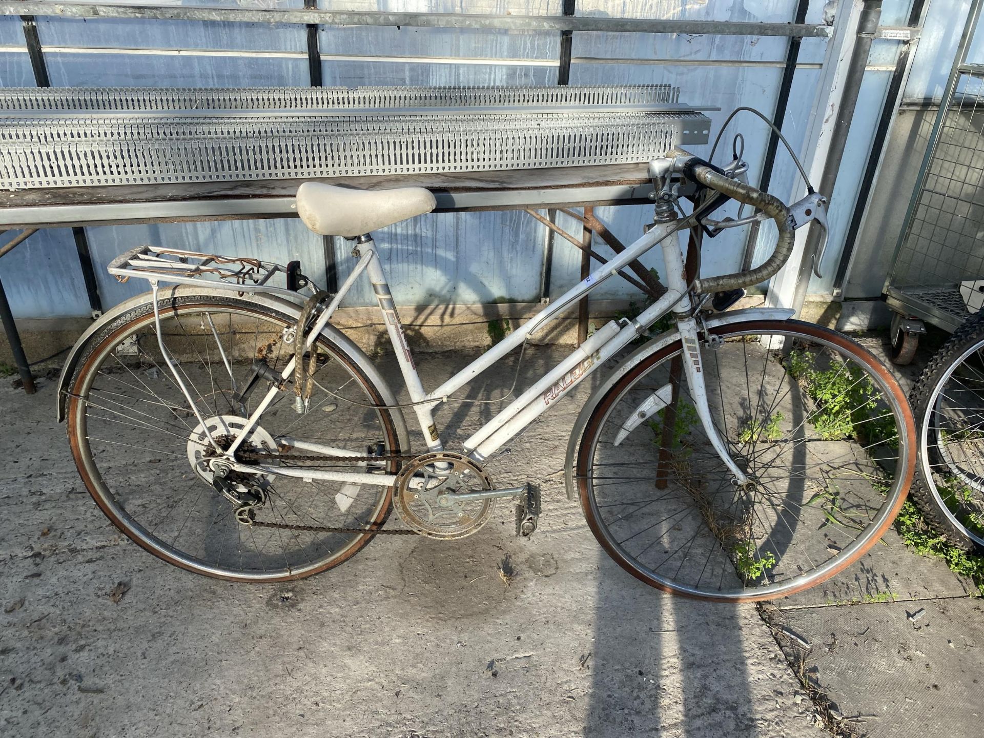 A LADIES RALEIGH BIKE WITH 5 SPEED GEAR SYSTEM