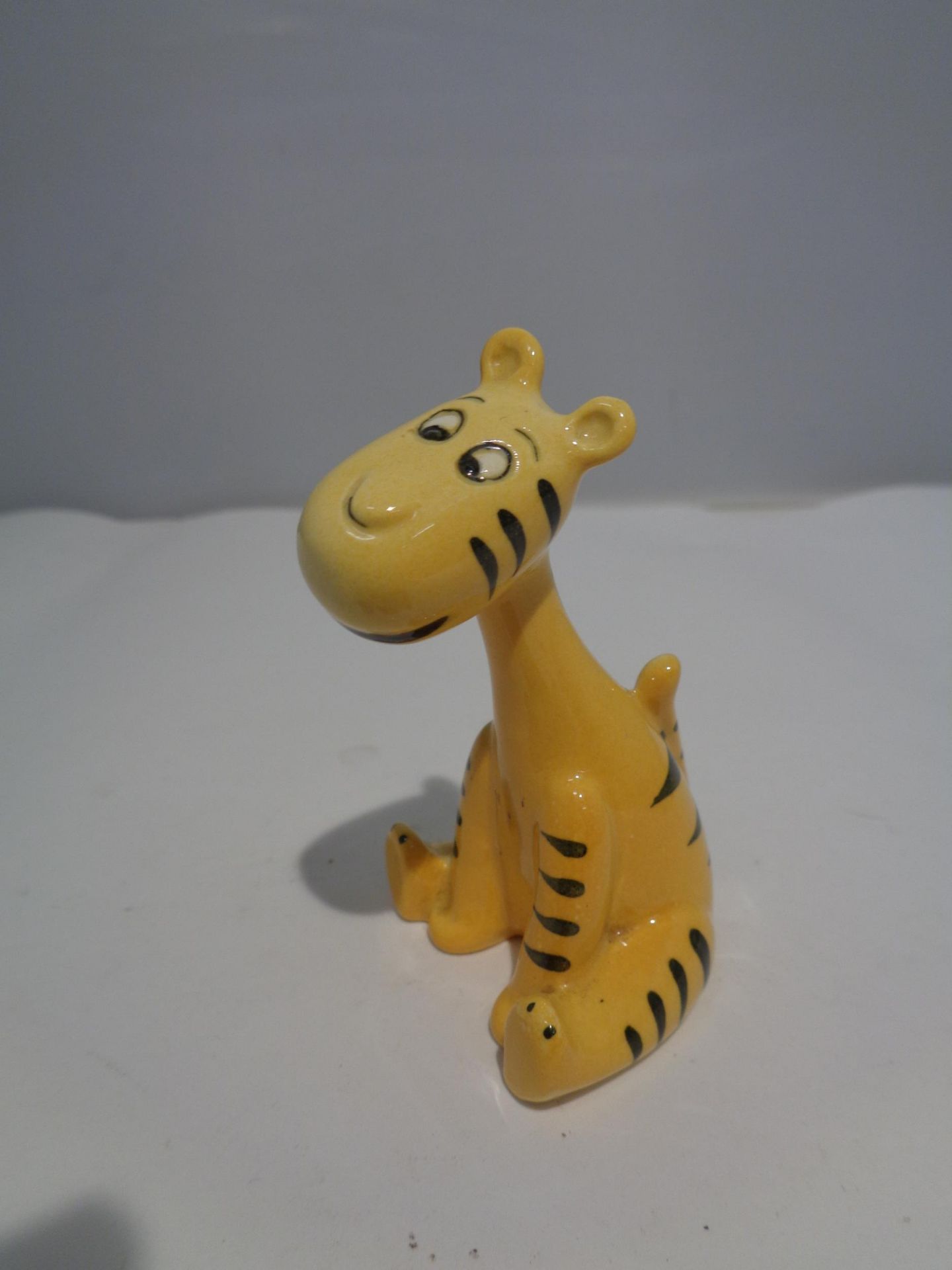 A ROYAL DOULTON WINNIE THE POOH COLLECTION TIGGER - Image 2 of 4