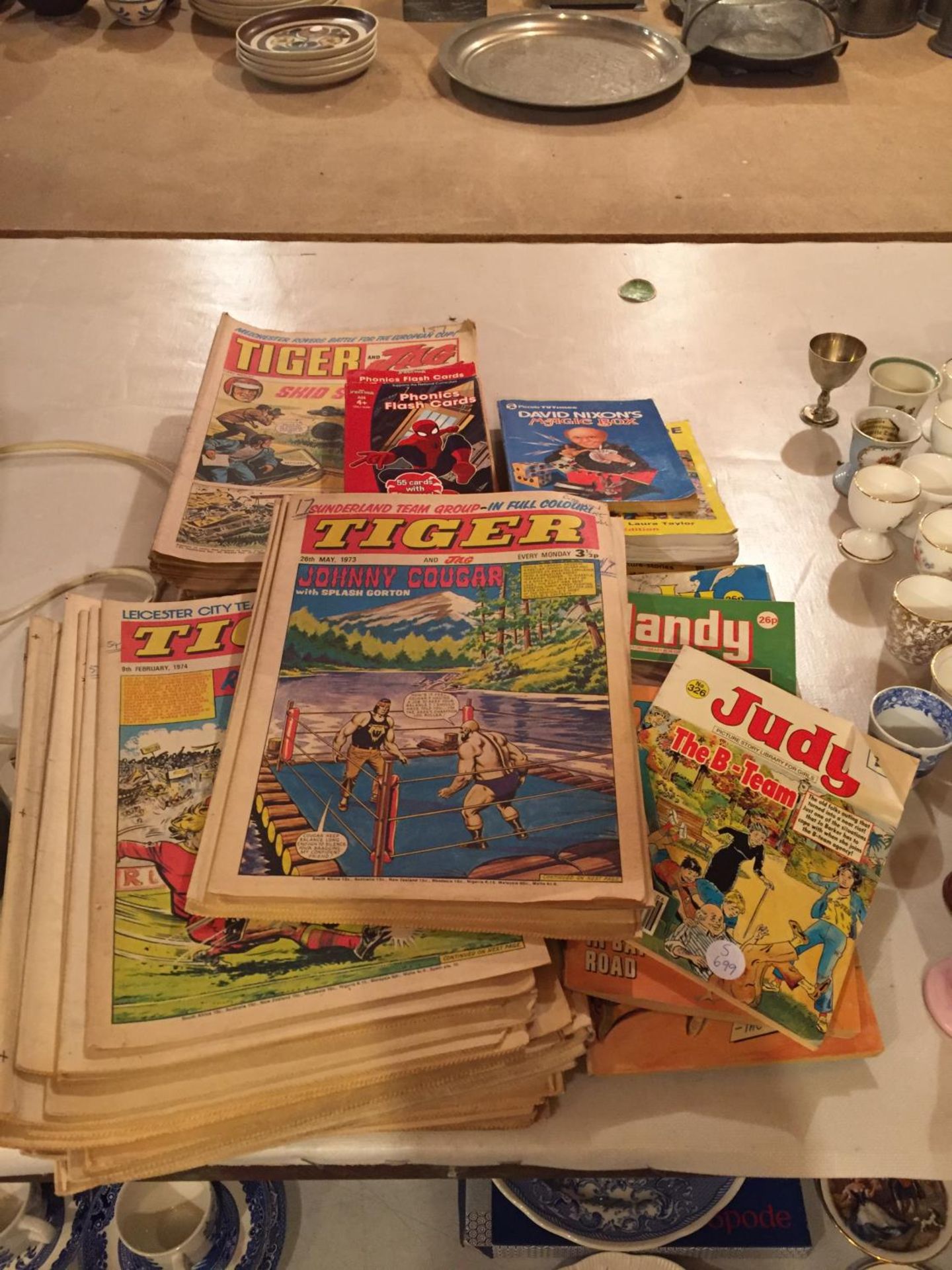 A LARGE QUANTITY OF PAPER MAGAZINES 'TIGER, JUDY' ETC