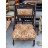 A WALNUT ARTS & CRAFTS LADIES CHAIR WITH TURNED SPINDLES, SLOPING ARMS AND SHAPED LEGS