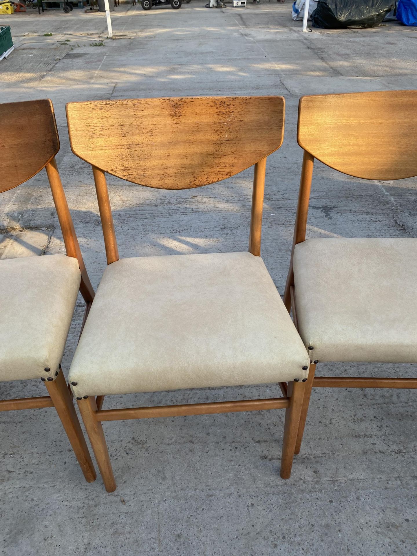 A SET OF FOUR RETRO TEAK DINING CHAIRS - Image 2 of 2