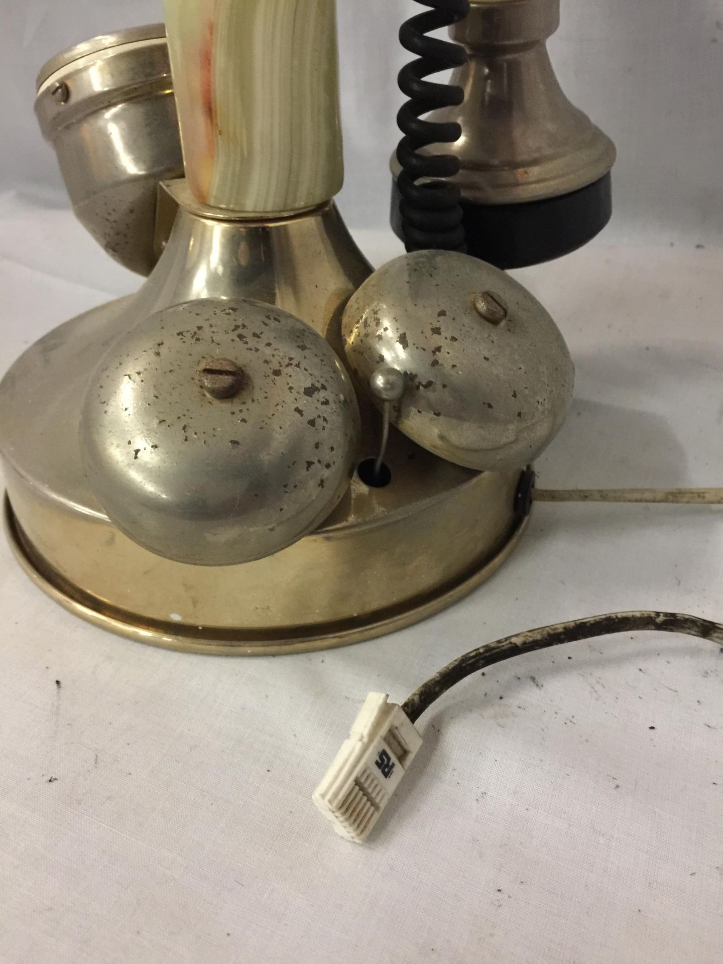 A VINTAGE STYLE WHITE METAL AND ONYX CANDLESTICK TELEPHONE CONVERTED TO MODERN SOCKET - Image 5 of 5