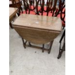 AN EARLY 20TH CENTURY OVAL OAK GATELEG DINING TABLE ON BARLEYTWIST LEGS