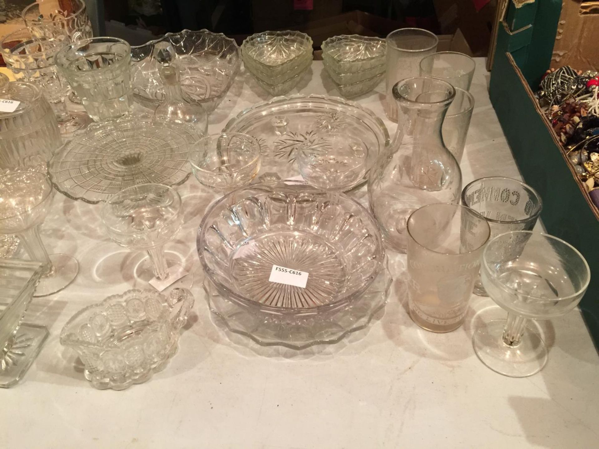 A LARGE AMOUNT OF CLEAR GLASSWARE TO INCLUDE HEART SHAPED DISHES, COMMEMORATIVE TUMBLERS, CAKE - Image 2 of 4