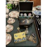 A QUANTITY OF ITEMS TO INCLUDE A BOX OF PORCELAIN BALLS, A PIANO MUSICAL JEWELLERY BOX WITH