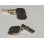 A PAIR OF 9 CARAT GOLD ENGRAVED CUFFLINKS GROSS WEIGHT 5.4 GRAMS