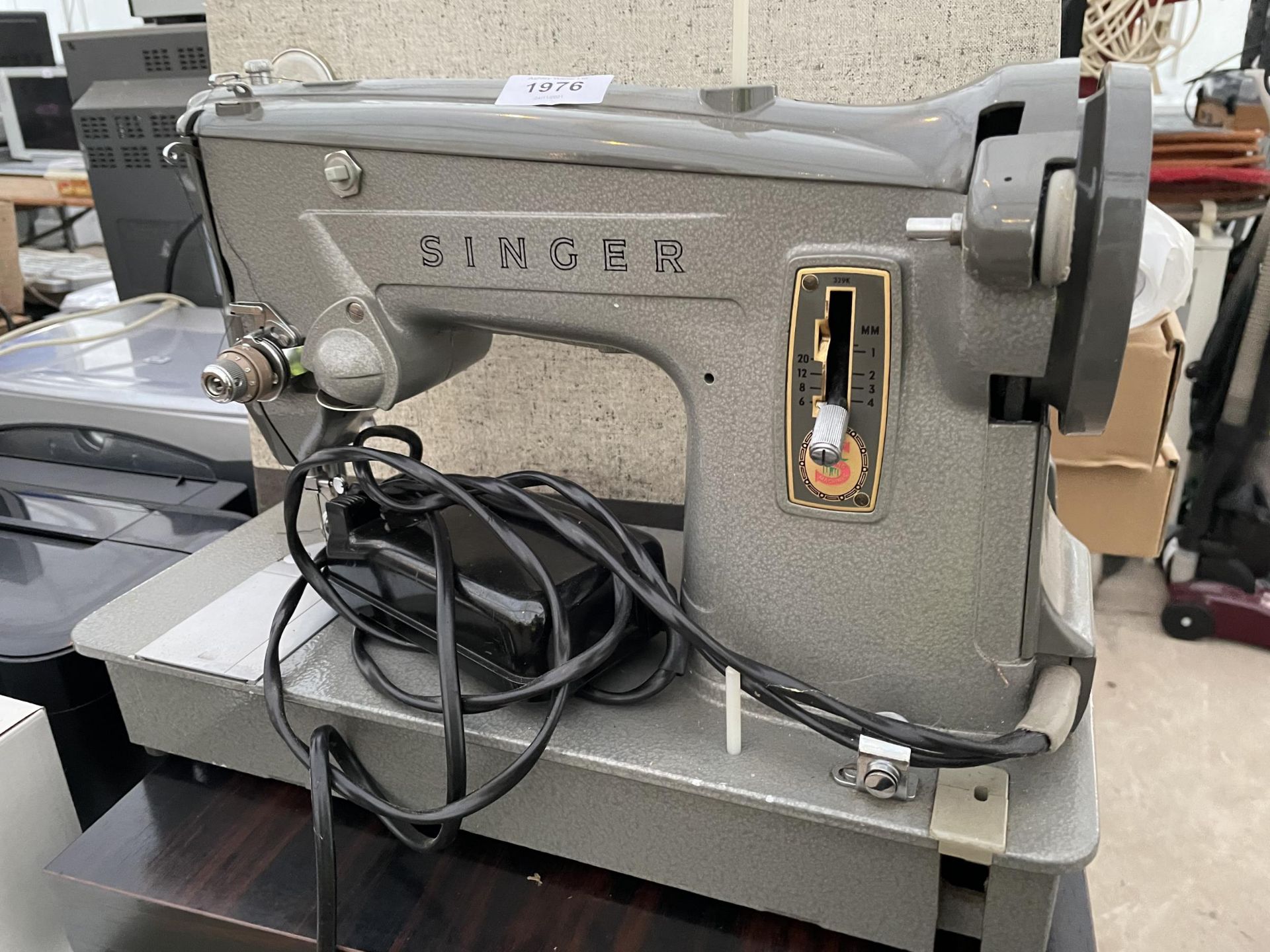A RETRO SINGER SEWING MACHINE WITH FOOT PEDDLE AND CARRY CASE - Image 2 of 2