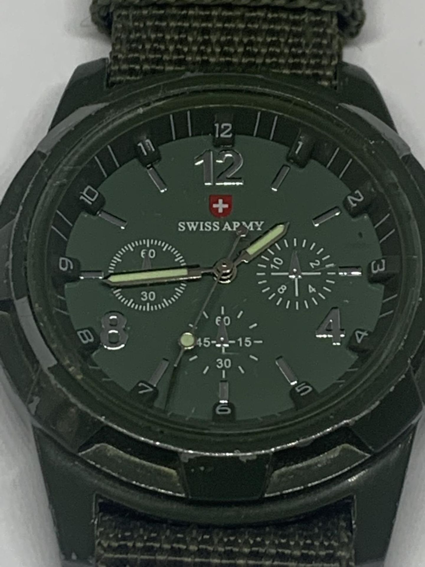 A SWISS ARMY WRISTWATCH WITH GREEN CANVAS STRAP SEEN WORKING BUT NO WARRANTY - Image 2 of 3