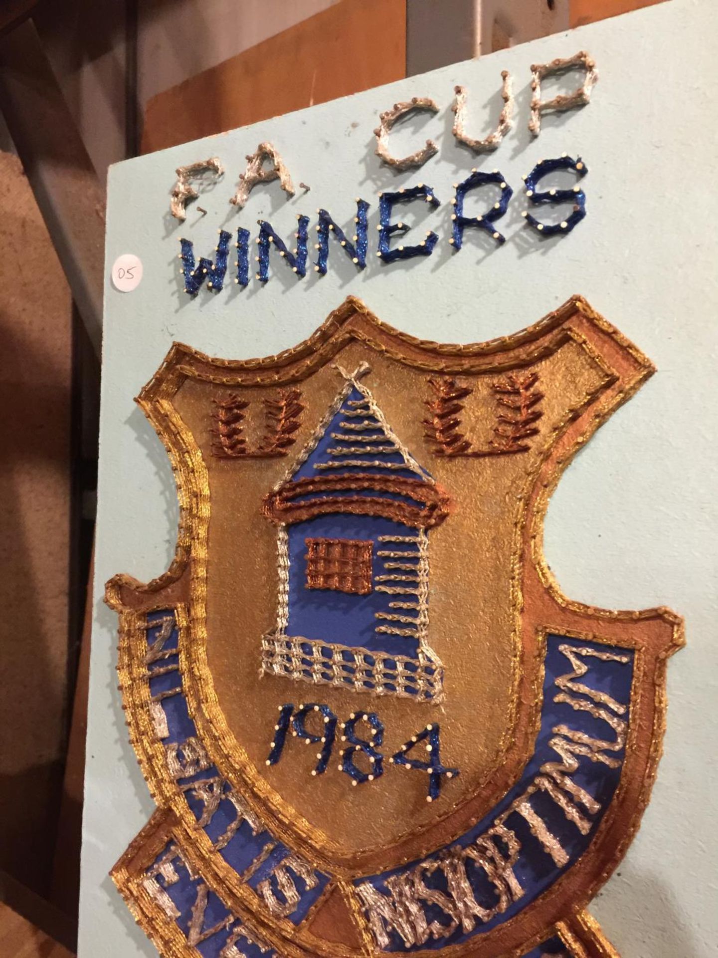 A WOODEN F A CUP WINNERS SHIELD DEPICTING EVERTON FC F A CUP WINNERS 1984 - Image 2 of 3