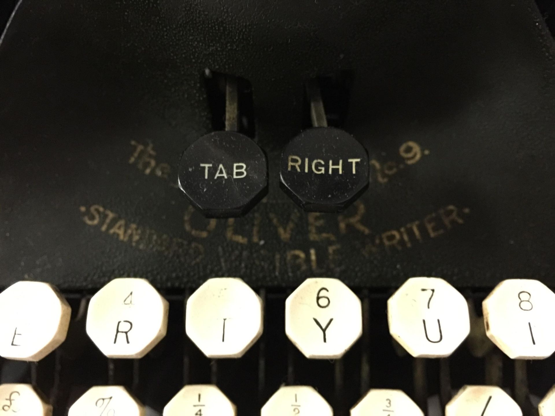 A VINTAGE 'THE OLIVER NO.9' BAT WING TYPEWRITER C 1913 - Image 7 of 9