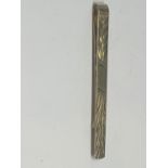A 9 CARAT GOLD TIE CLIP MARKED 375 GROSS WEIGHT 2.5 GRAMS WITH A PRESENTATION BOX