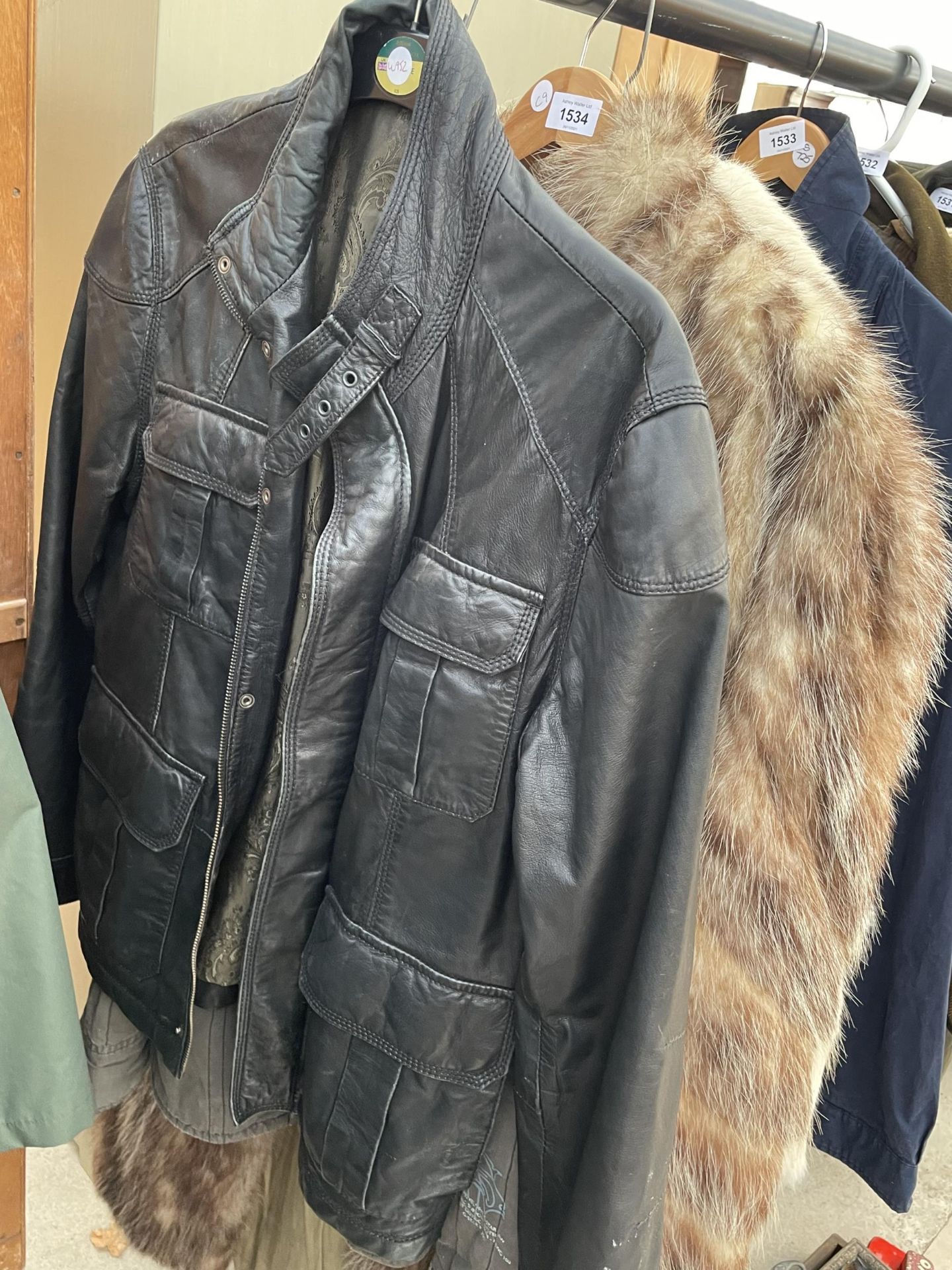 AN ASSORTMENT OF MENS AND LADIES COATS AND JACKETS - Image 12 of 14