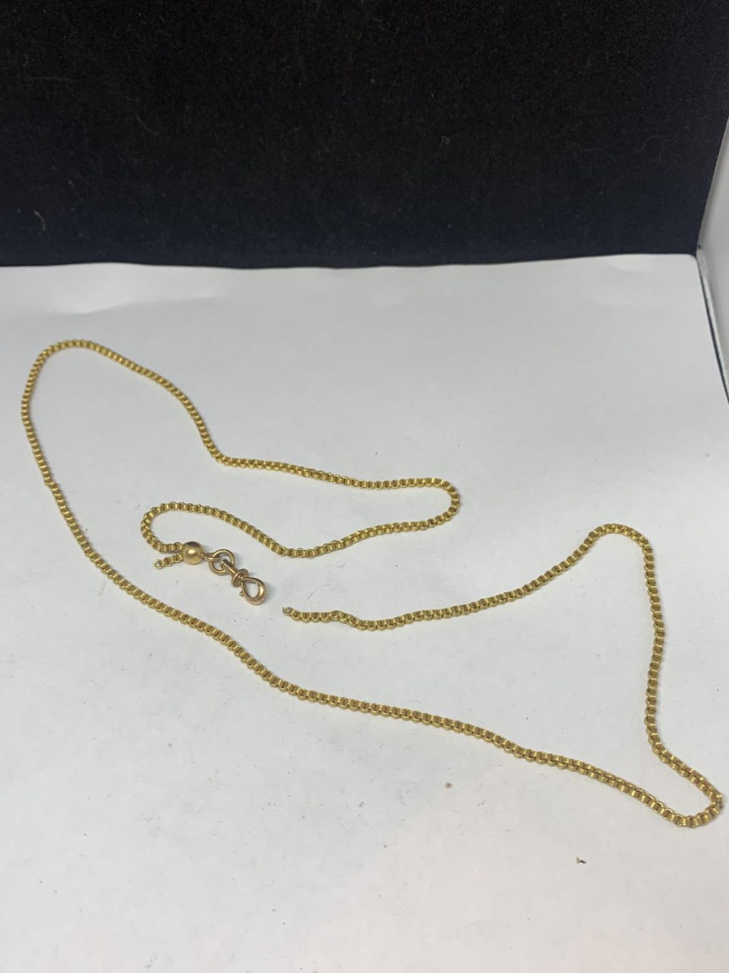 A TESTED TO 18 CARAT GOLD CHAIN GROSS WEIGHT 14.7 GRAMS