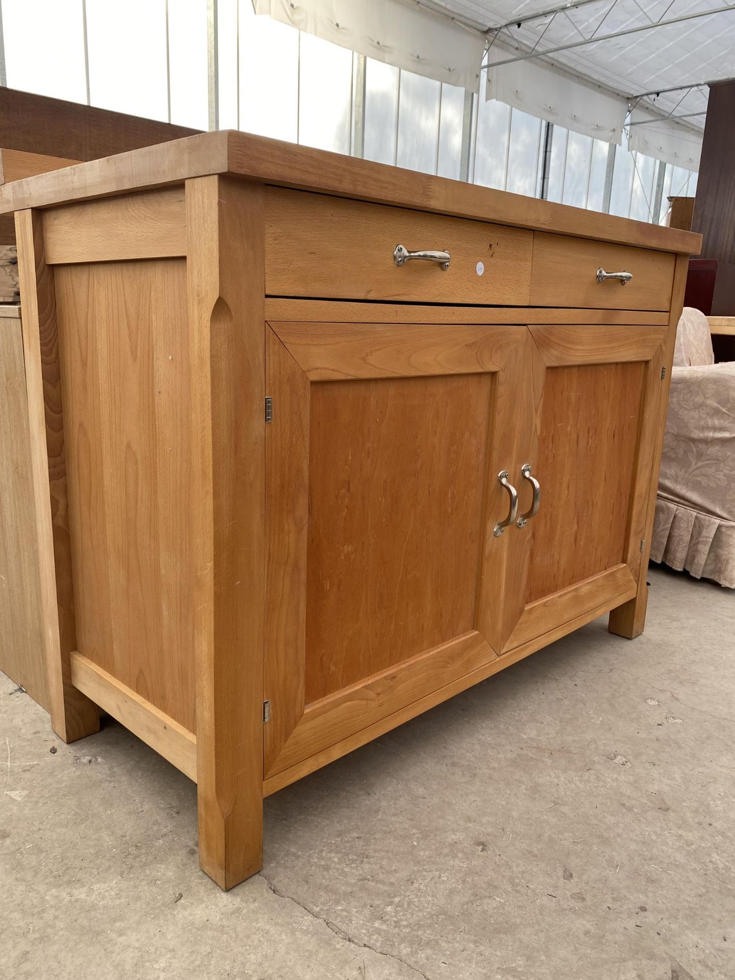 A MODERN SIDEBOARD WITH WOOD-BLOCK EFFECT TOP, 47" WIDE - Image 2 of 4