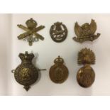 A COLECTION OF SIX MILITARY BADGES TO INCLUDE WOUTH WALES BORDERERS