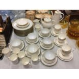 A NORITAKE IRELAND DINNER SERVICE TO INCLUDE PLATES, SOUP BOWLS, MUGS AND A TEASET