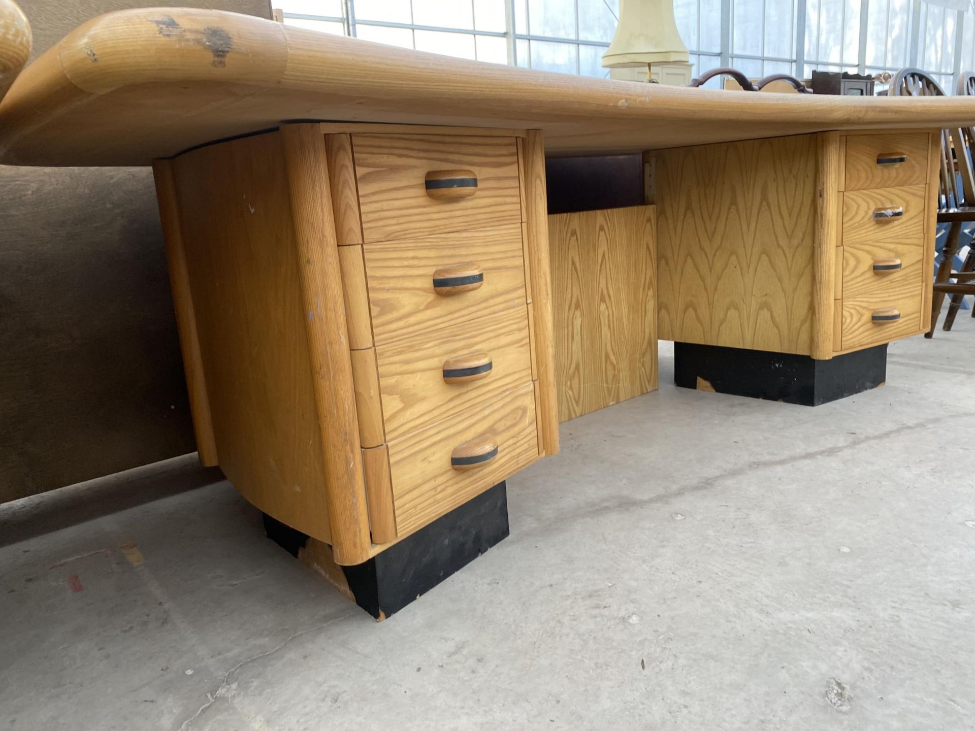A MODERN EIGHT DRAWER KNEEHOLE DESK WITH SHAPED INSET TOP, 91 X 35" - Image 2 of 3