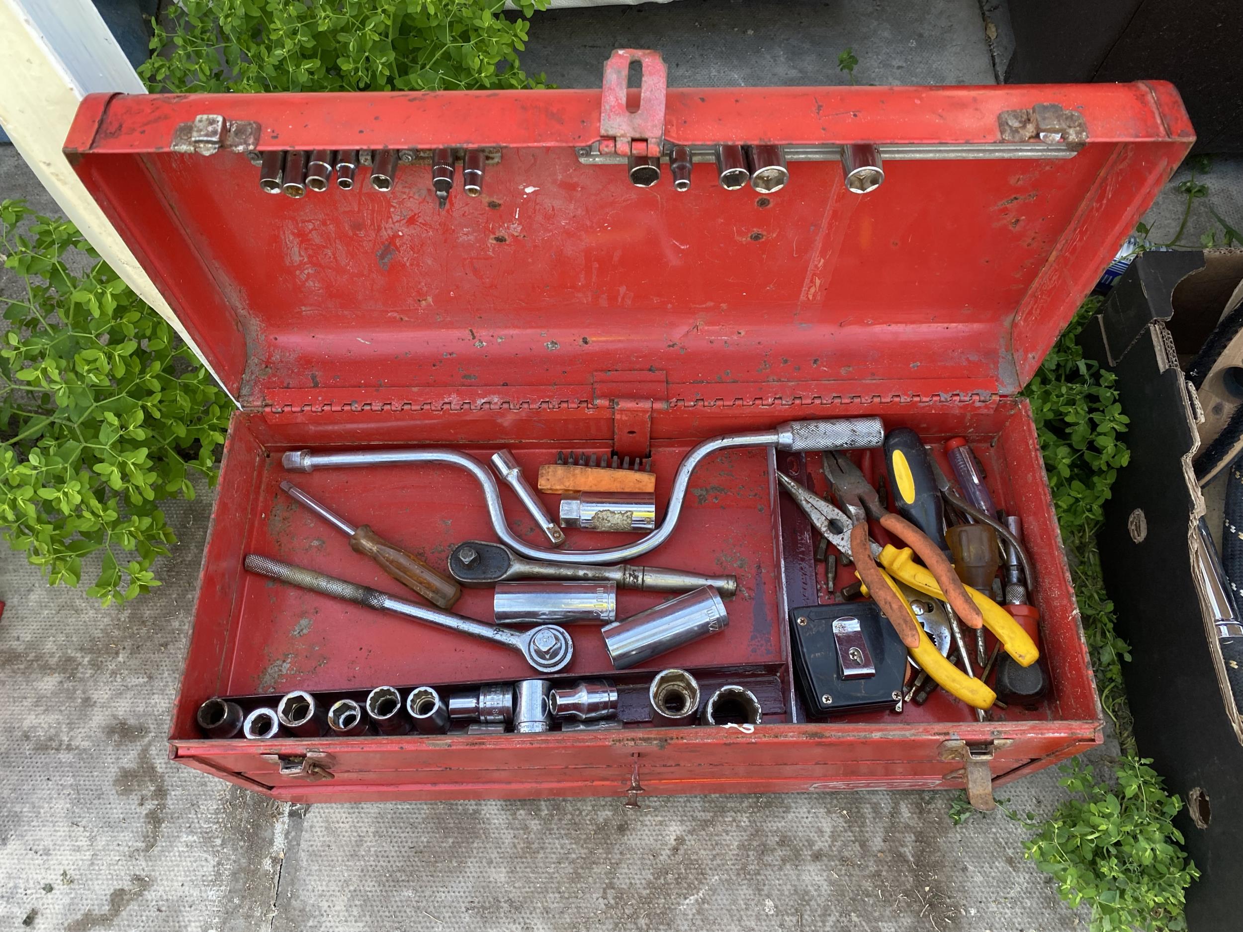 A METAL PROTO TOOL BOX WITH AN ASSORTMENT OF TOOLS TO INCLUDE SOCKETS AND PLIERS ETC