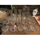 A QUANTITY OF CLEAR GLASSWARE TO INCLUDE VASES, A DECANTER, DESSERT DISHES, ETC