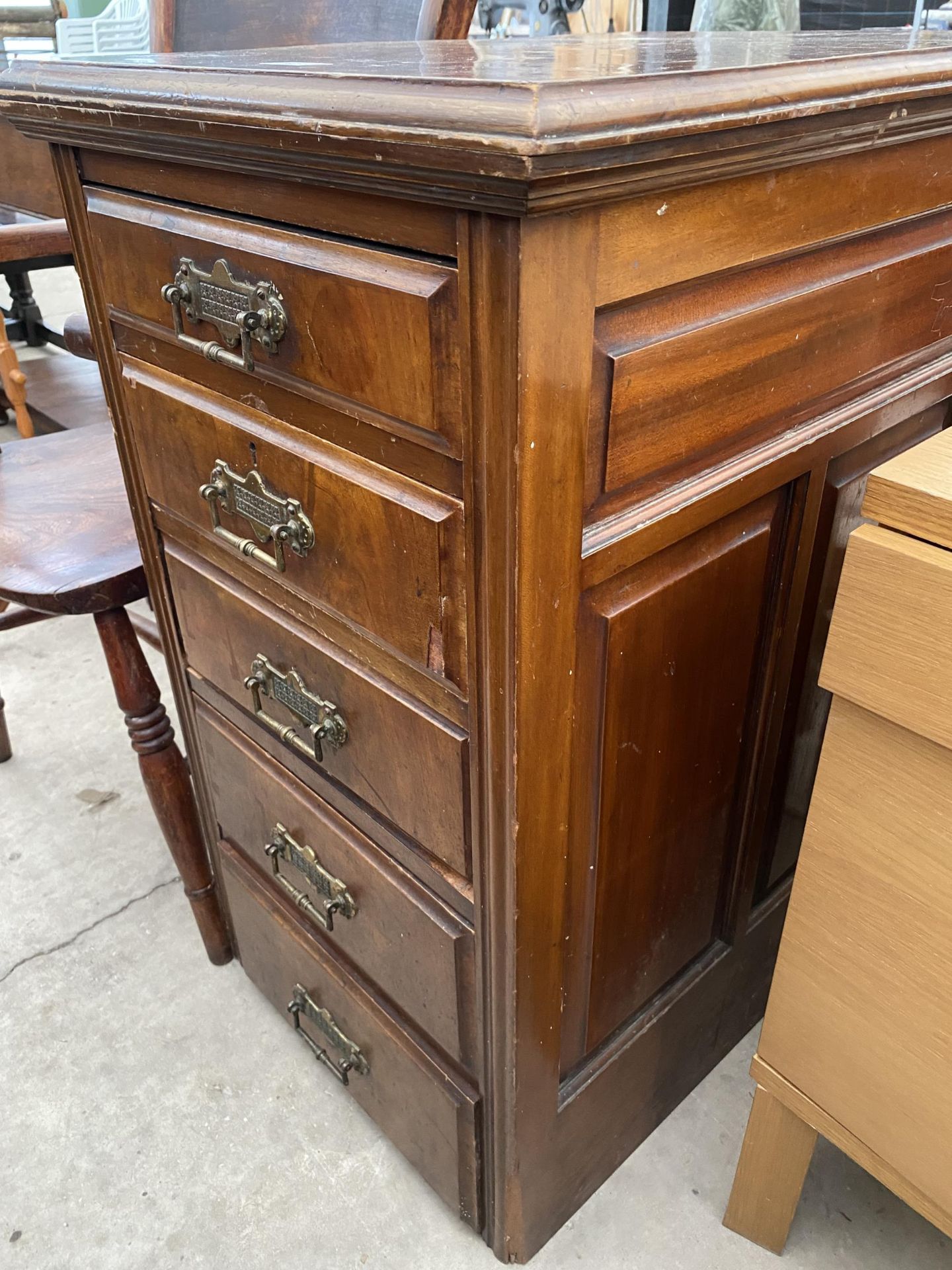 A VICTORIAN MAHOGANY SIDEBOARD PEDESTAL - Image 2 of 4