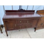 AN EDWARDIAN MAHOGANY SIDEBOARD ENCLOSING CUPBOARDS, DRAWERS AND CONCEALED CUTLERY DRAWER, 60" WIDE