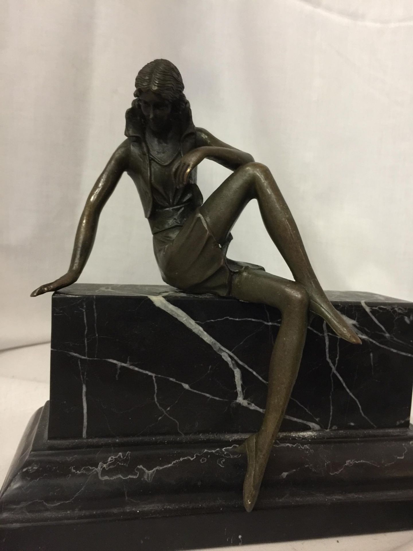 A BRONZE MODEL OF A LADY ON A MARBLE BASE SIGNED ALDE VITALET (A/F - FIGURINE COMES OFF BASE) - Image 2 of 5