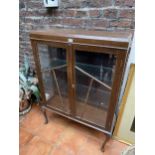 AN OAK ART DECO STYLE CHINA CABINET ON CABRIOLE SUPPORTS (REQUIRES REPAIR TO ONE LEG) 88CM