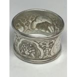 A DECORATIVE WHITE METAL POSSIBLY SILVER NAPKIN RING