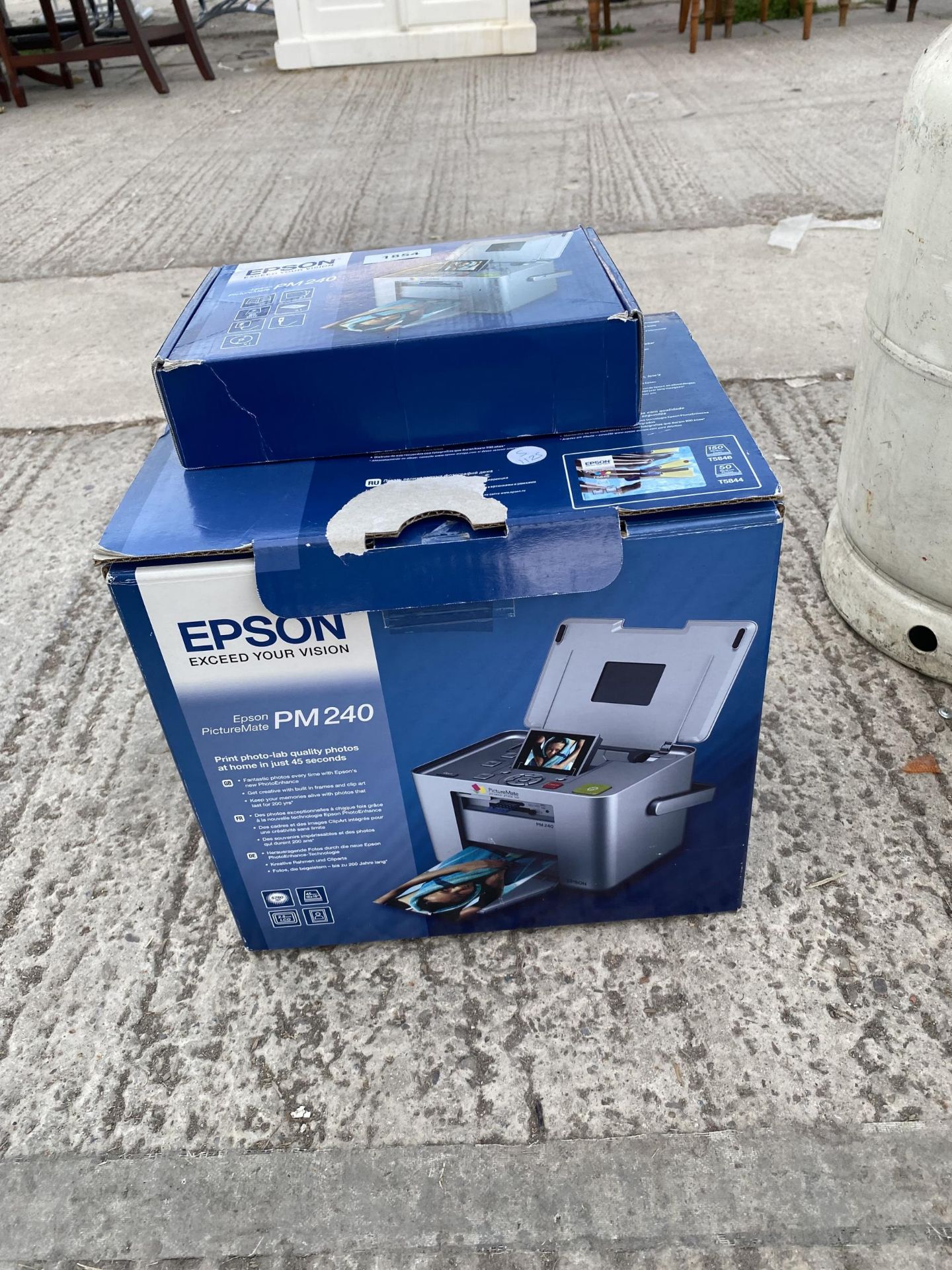 AN EPSON PHOTO PRINTER AND PAPER