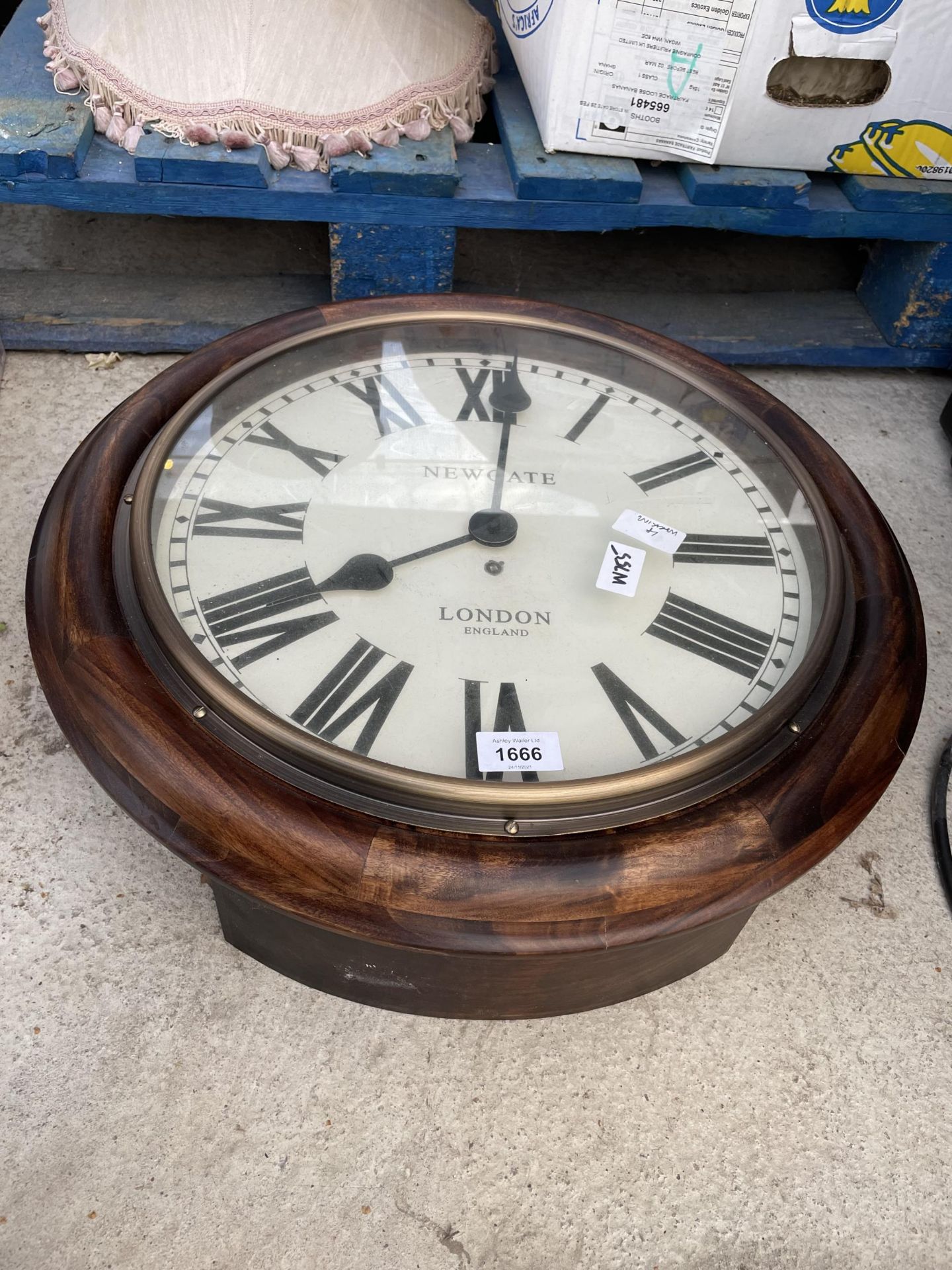 A WOODEN CASED CIRCULAR WALL CLOCK