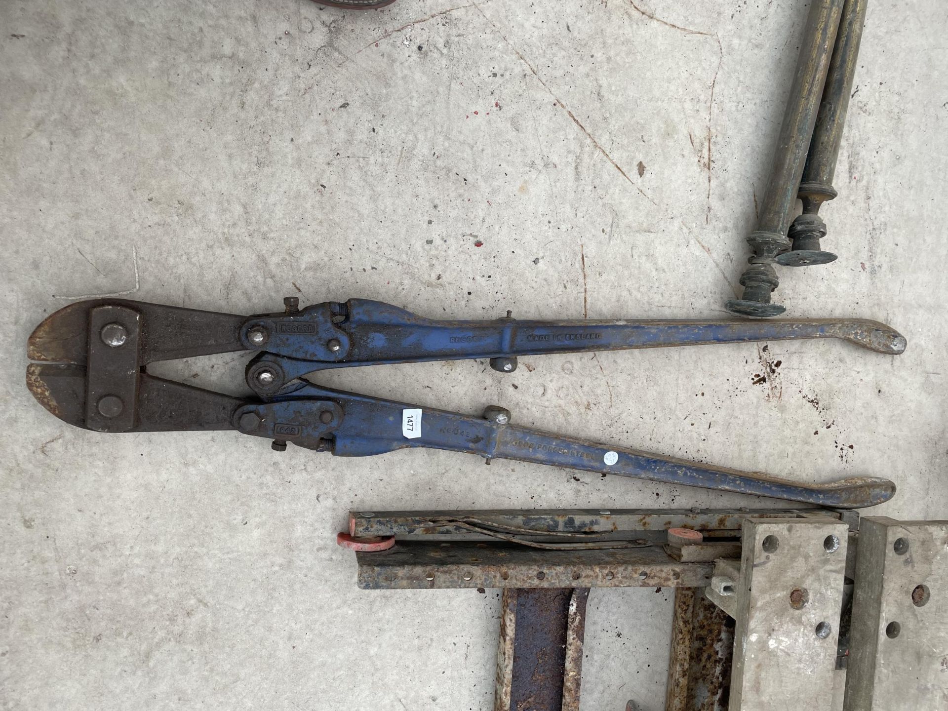 A SET OF HEAVY DUTY RECORD BOLT CUTTERS
