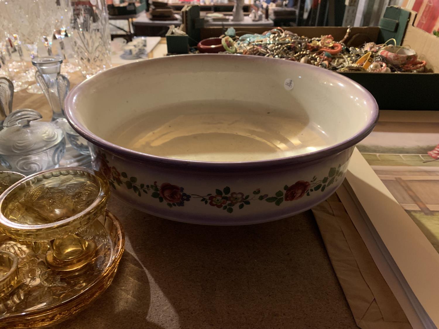 A PALE BLUE GLASS DRESSING TABLE SET, AN AMBER DRESSING TABLE SET AND A LARGE FLORAL DECORATED - Image 4 of 4