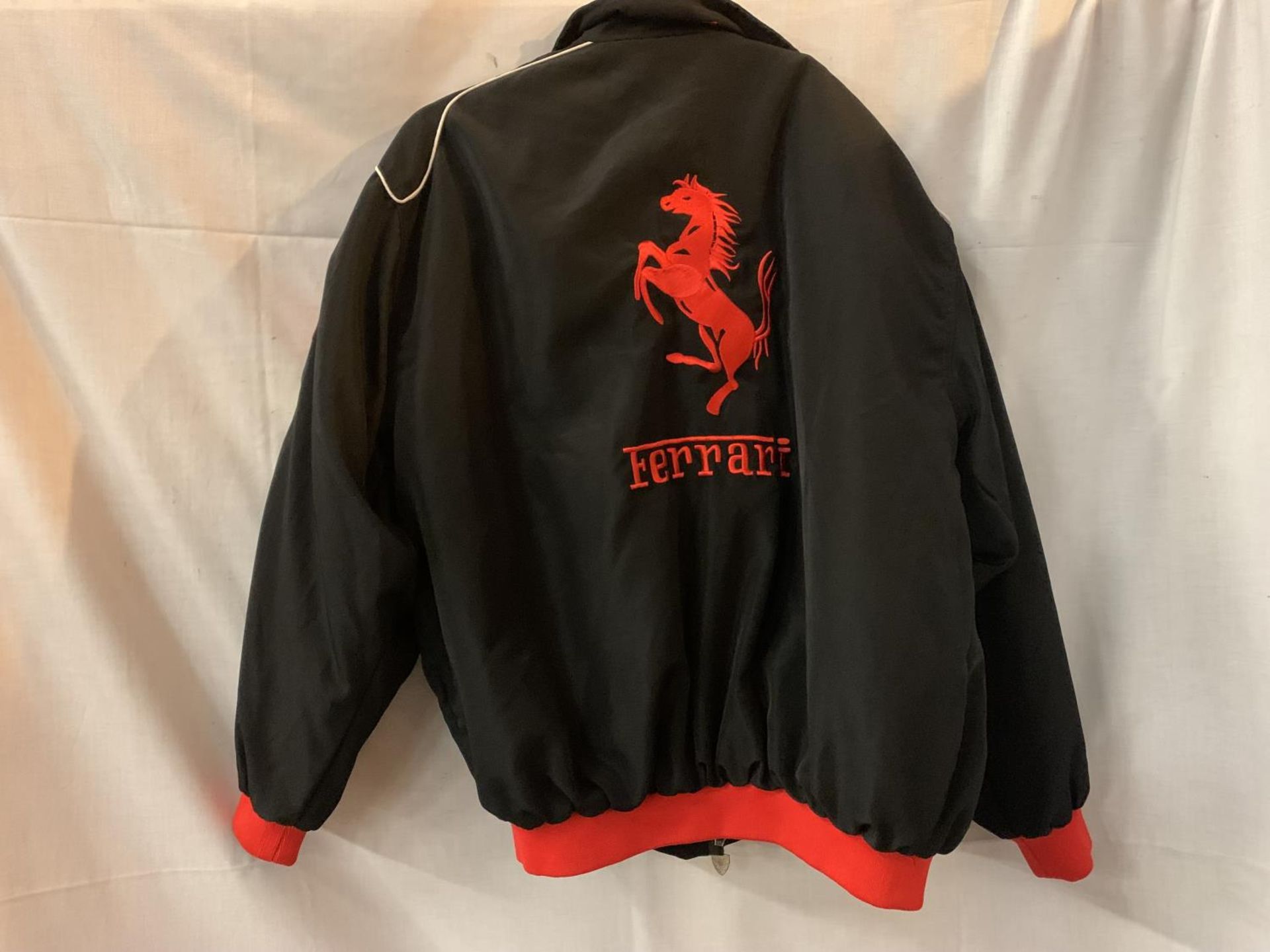 A NEW FERRARI JACKET SIZE L - Image 4 of 4